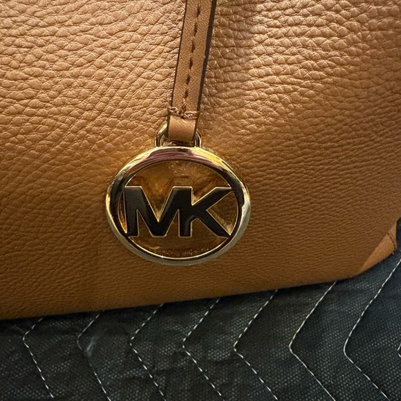 Michael Kors 3 in 1 Tote - Picture 3 of 16